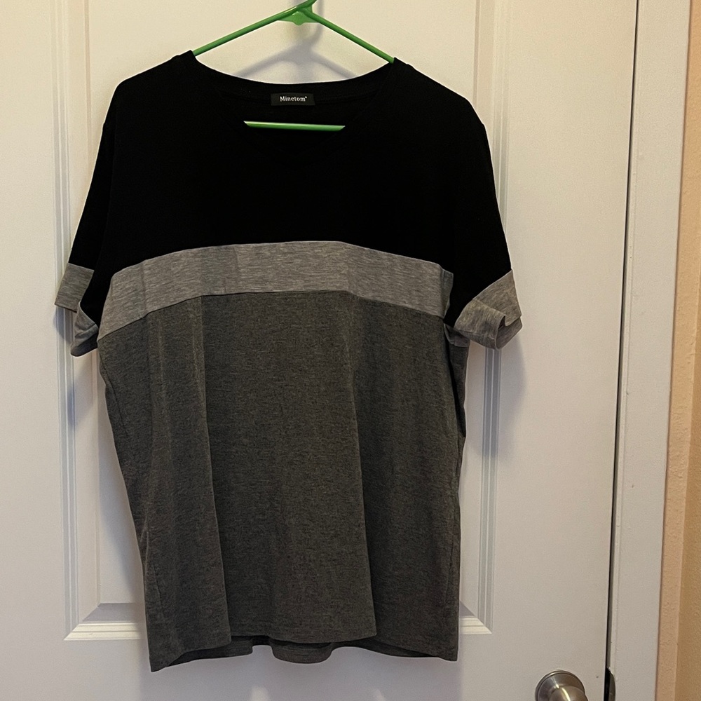 Black and Gray Women's Short Sleeve Tee